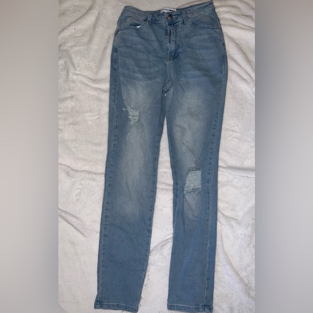 Women’s Ripped Skinny Jeans - Light Wash